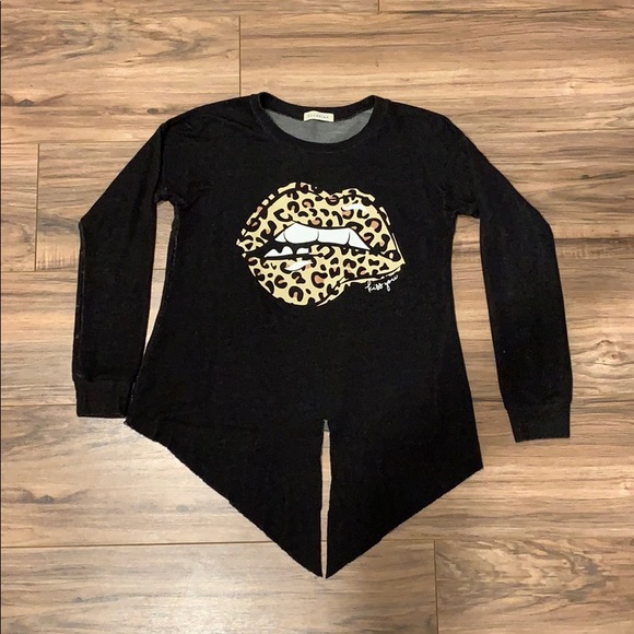 Super Cute Leopard Lips Slim Fit Top - Picture 1 of 3